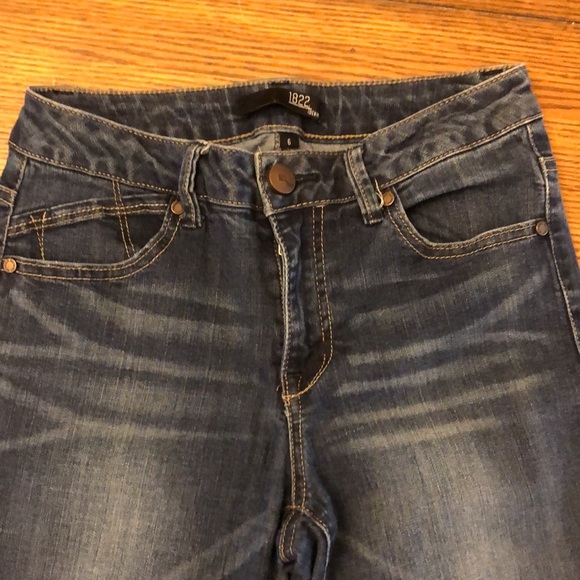 1822 Frayed Straight Leg Stretch Size 6 Jeans 5 pocket Casual Date Night Game - Picture 2 of 16